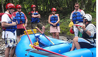 Sicurezza del partecipante è fondamentale in ogni viaggio rafting per garantire un momento davvero piacevole
